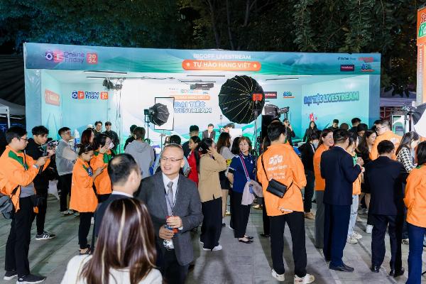 Đối mặt với thách thức giao dịch liên tục: biến động thị trường và áp lực ra quyết định nhanh chóng.